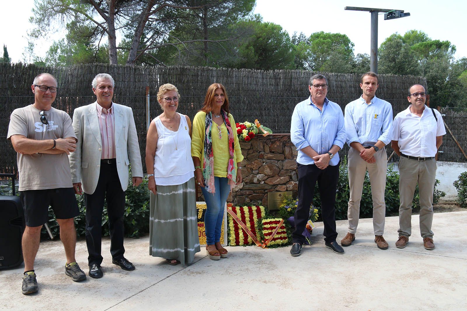 Ofrena floral a Valldoreix. Foto: Lali Álvarez