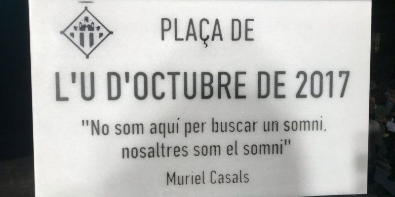 La placa de l'U d'Octubre no va arribar a ser col·locada La placa de l'U d'Octubre no va arribar a ser col·locada