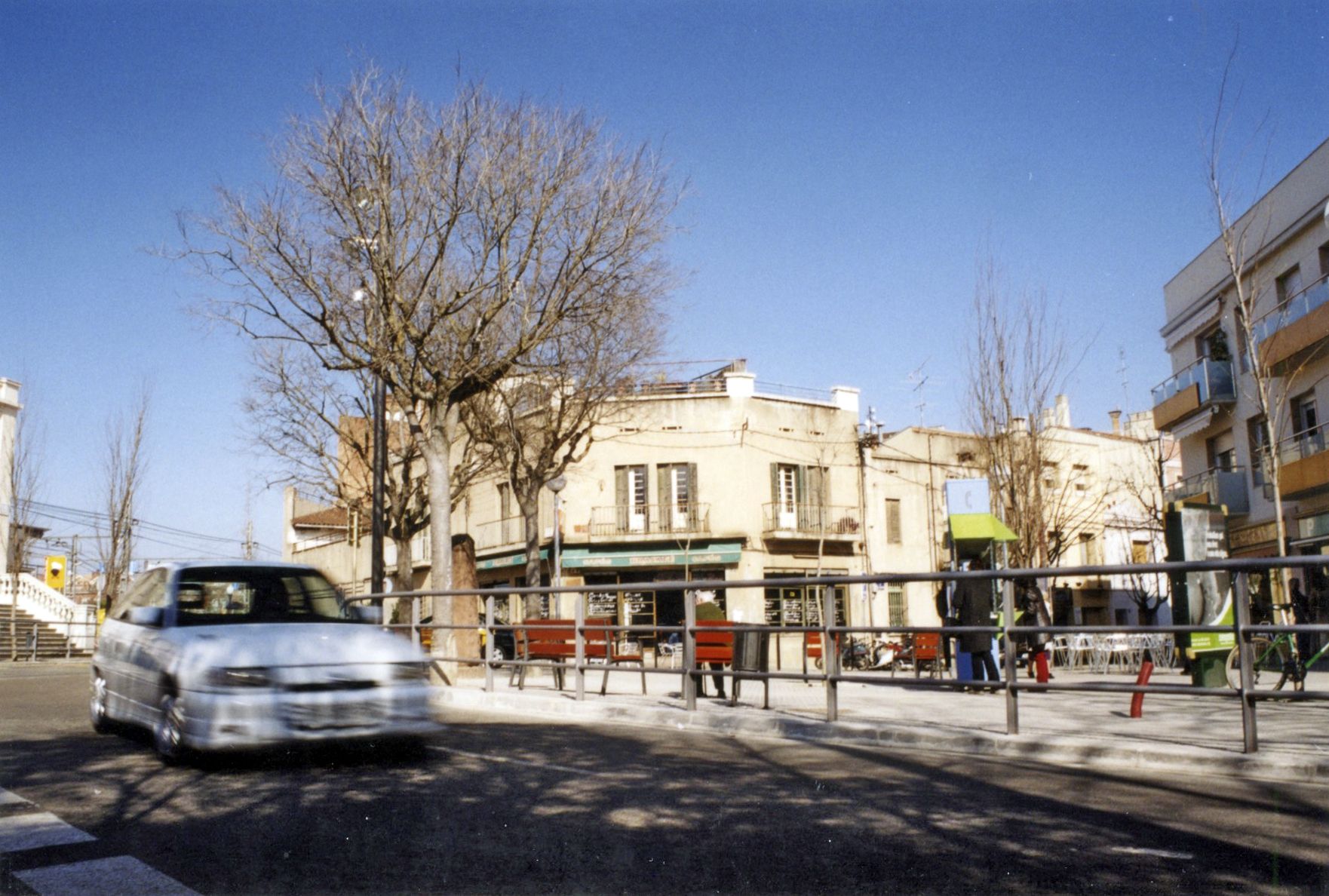 Plaça de Lluís Millet al febrer de 2001. FOTO: Arxiu del TOT Sant Cugat