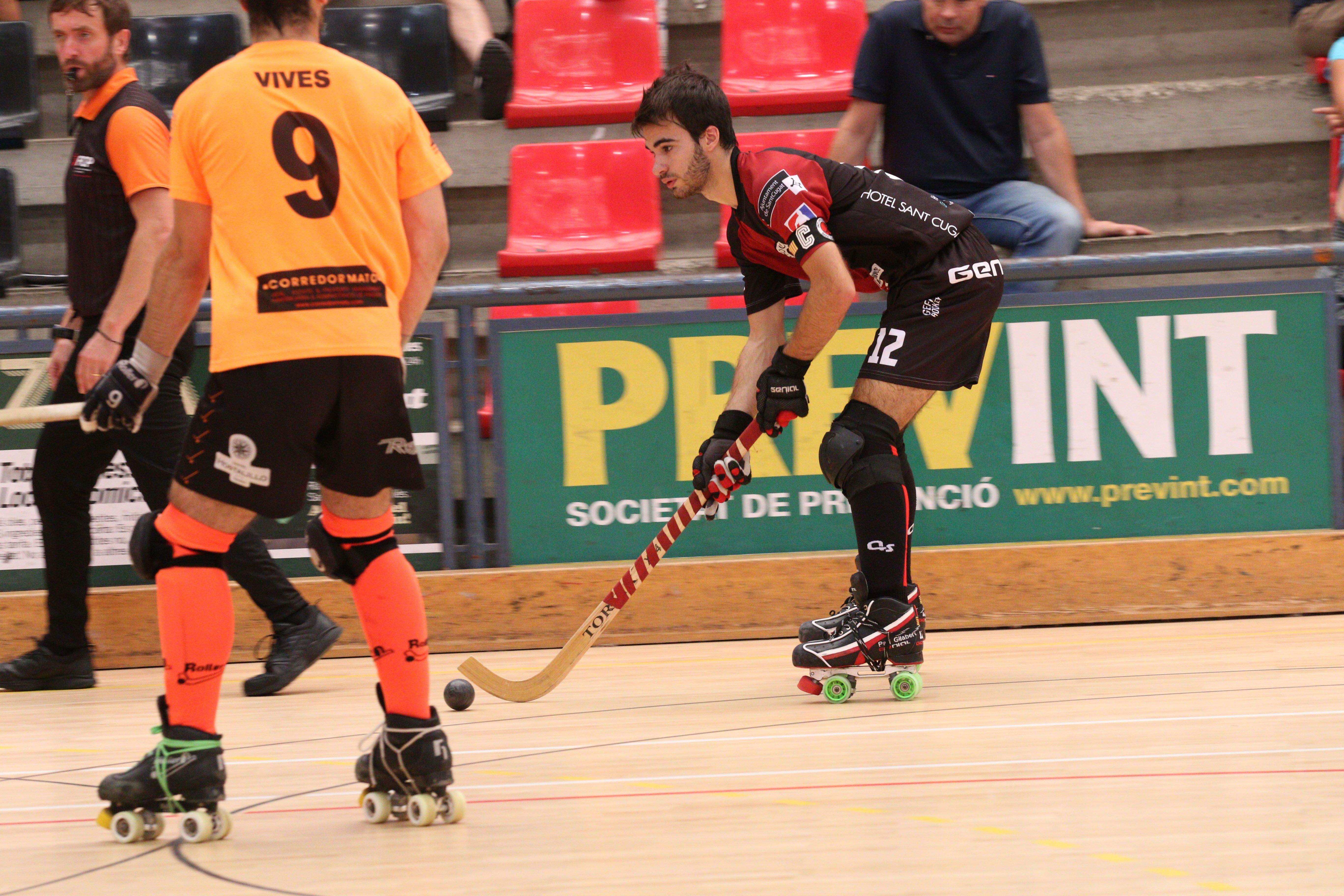 Pau Gilabert, en una acció del partit (2-1) que va enfrontar el PHC Sant Cugat i el CH Palafrugell. FOTO: Lali Álvarez