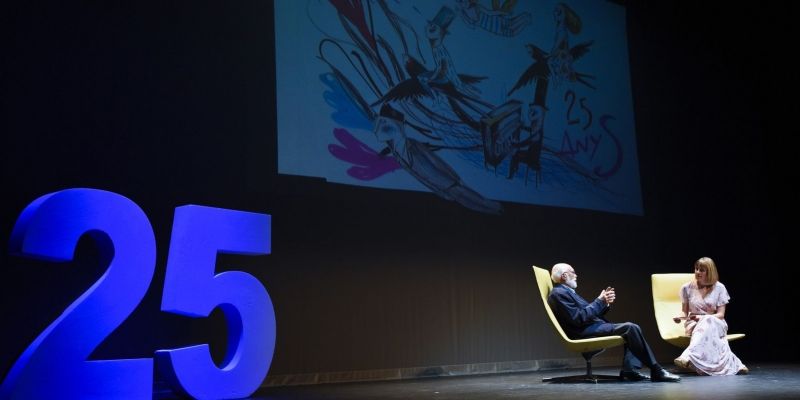 Eduard Jener presentant el seu llibre. FOTO: Bernat Millet