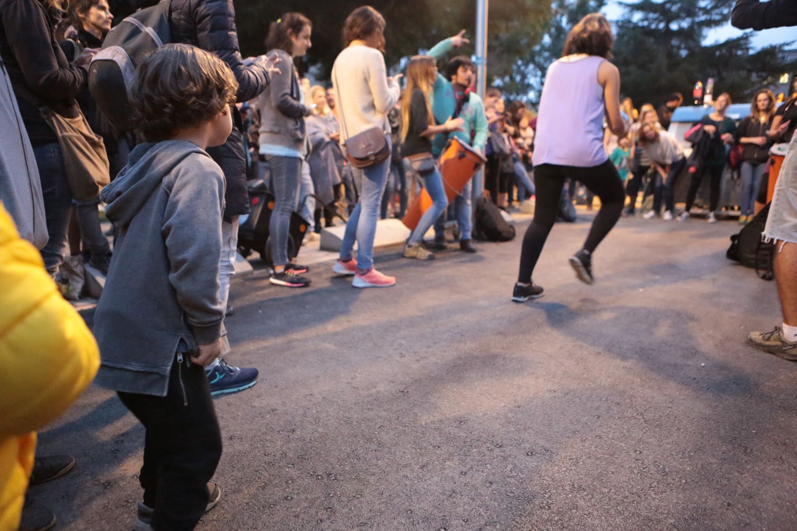 Musica i celebració durant la jornada de la votació. Foto: Artur Rivera