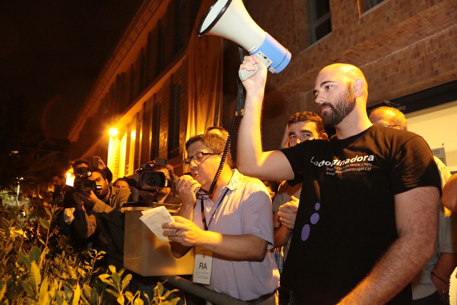 Anunciant el resultats. Foto: Artur Rivera