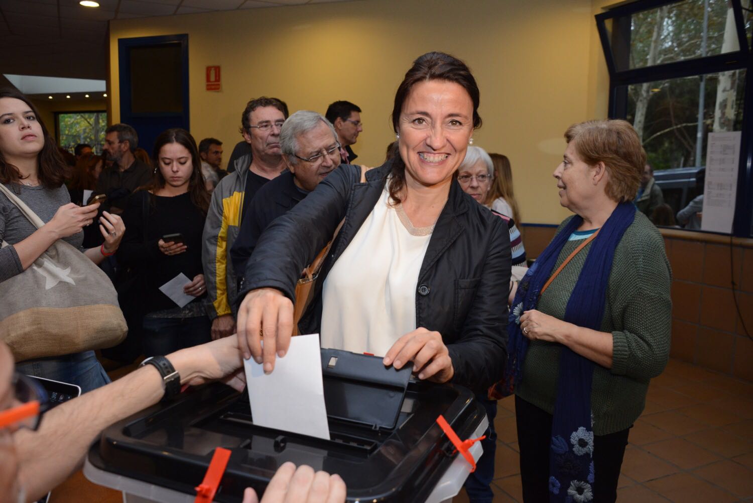 L'alcaldesa Merce Conesa votant. Foto: cedida
