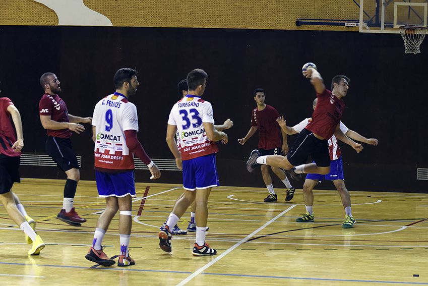 Partit de lliga de Handbol. CH Sant Cugat-H - Sant Joan Despí. Foto: Bernat Millet.
