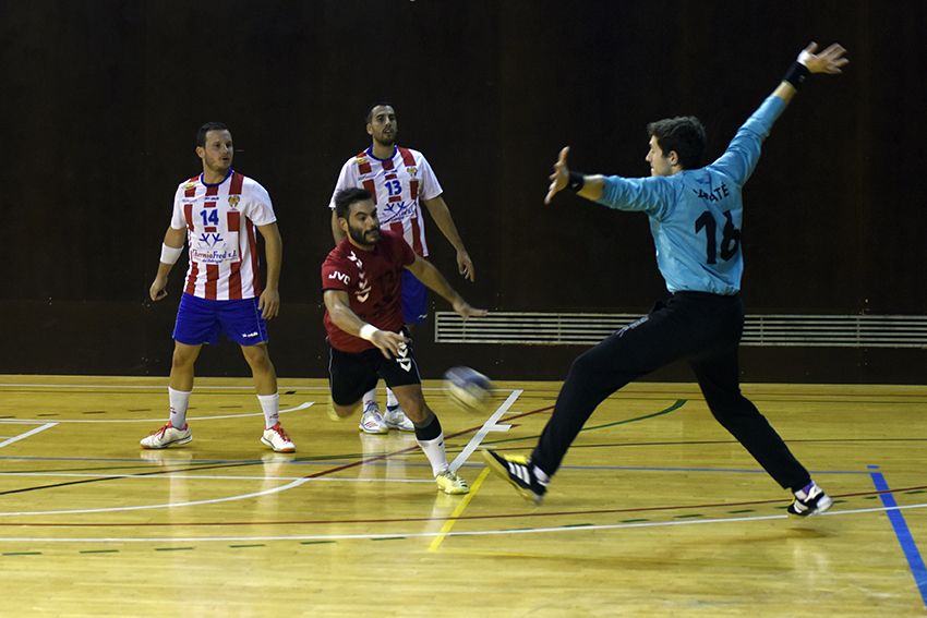 Partit de lliga de Handbol. CH Sant Cugat-H - Sant Joan Despí. Foto: Bernat Millet.