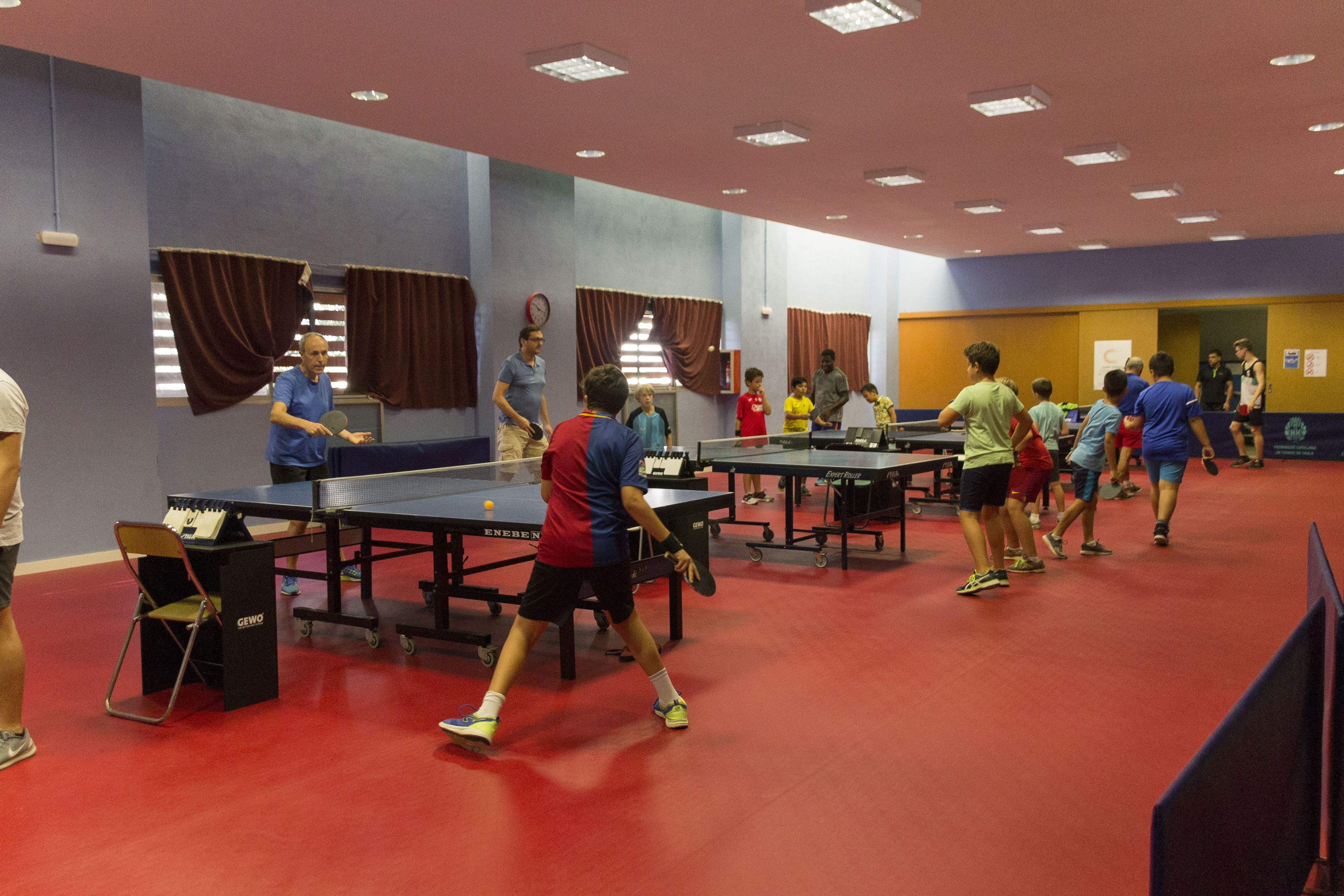 En el Torneig Popular de tenis de taula de la Unió Esportiva Sant Cugat hi han jugat 37 palistes. FOTO: Paula Galván