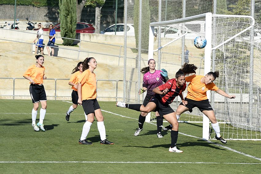 Partit de lliga de futbol femenÍ. Sant Cugat FC - CE Pontenc. Foto: Bernat Millet.
