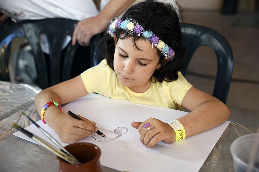 Pintem amb vi. Foto: Bernat Millet.