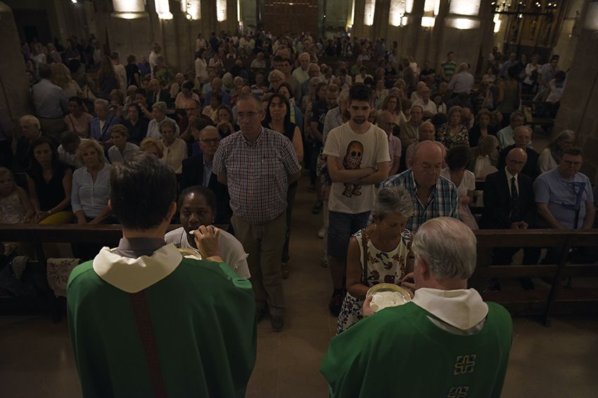 Missa a càrrec de Mossèn Emili parròquia de Sant Pere d'Octavià. Foto: Bernat Millet.
