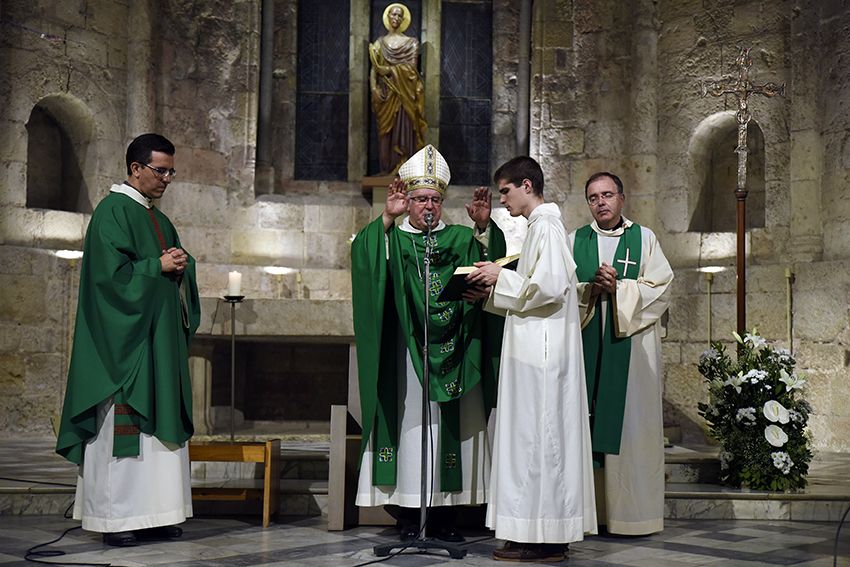 Missa a càrrec de Mossèn Emili parròquia de Sant Pere d'Octavià. Foto: Bernat Millet.