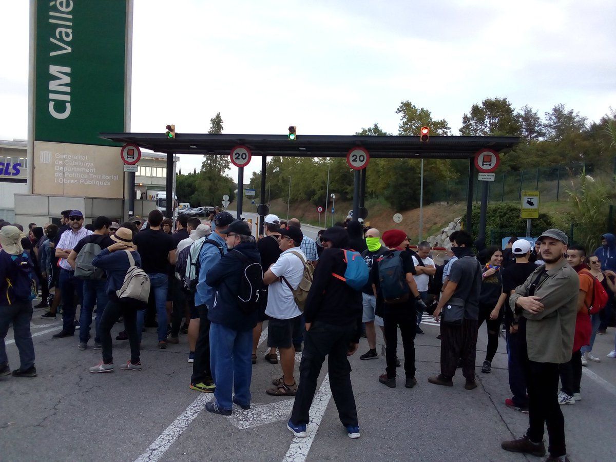 La concentració al CIM Vallès. FOTO: CDR Sant Cugat