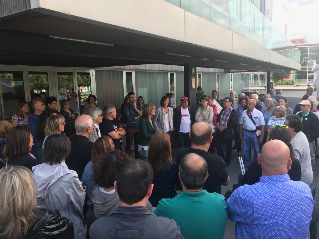 Aturada davant de l'Ajuntament de Sant Cugat. FOTO: TOT Sant Cugat