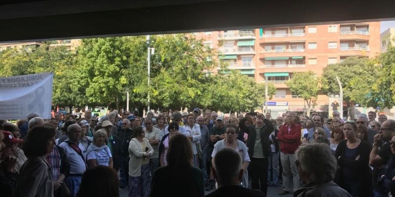Aturada davant de l'Ajuntament. FOTO: TOT Sant Cugat