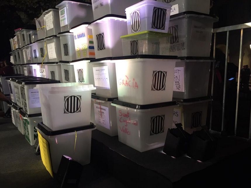 Imatge de les urnes a la manifestació