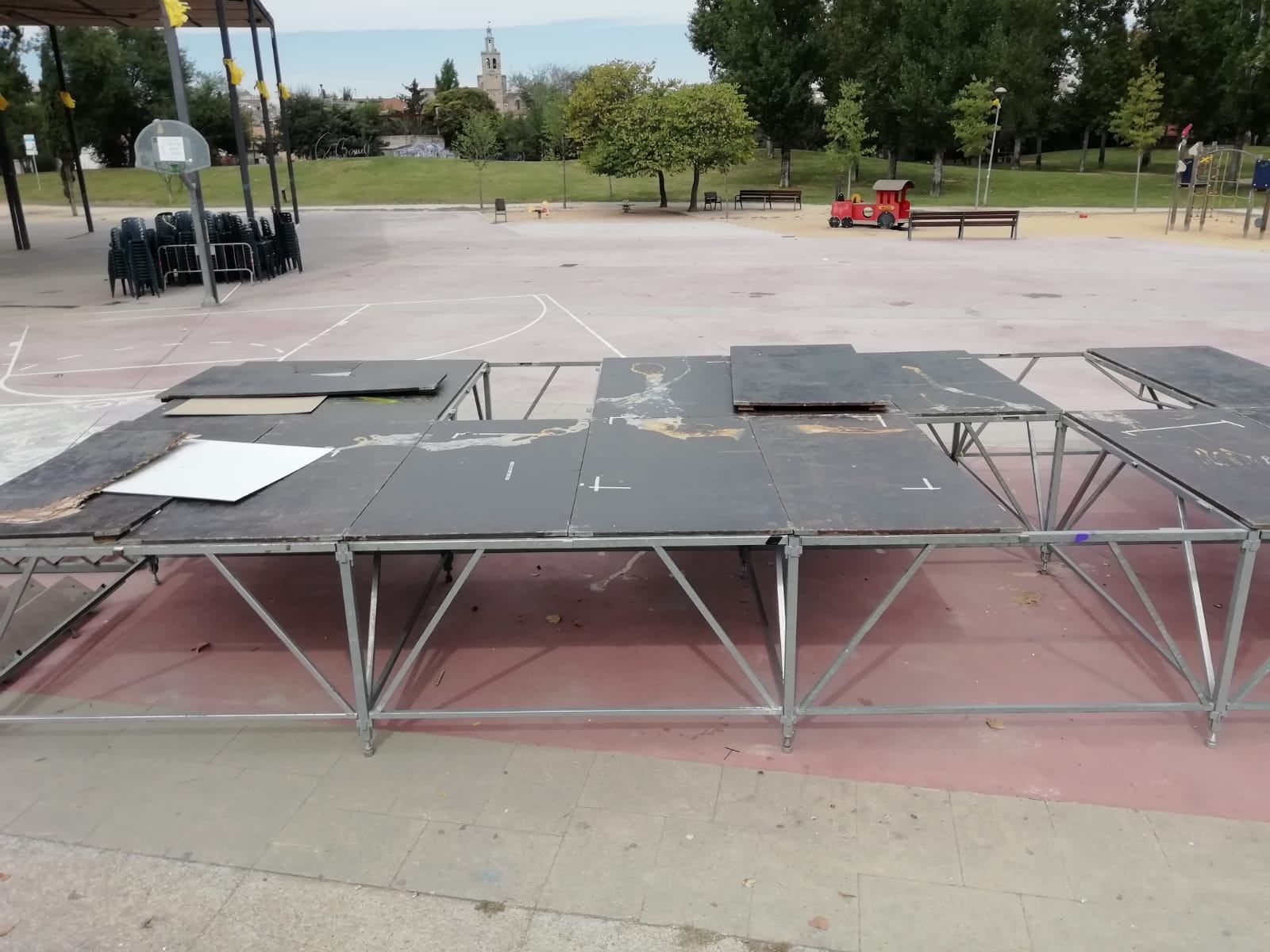 AIxí va aparèixer la tarima FOTO: Cedida 