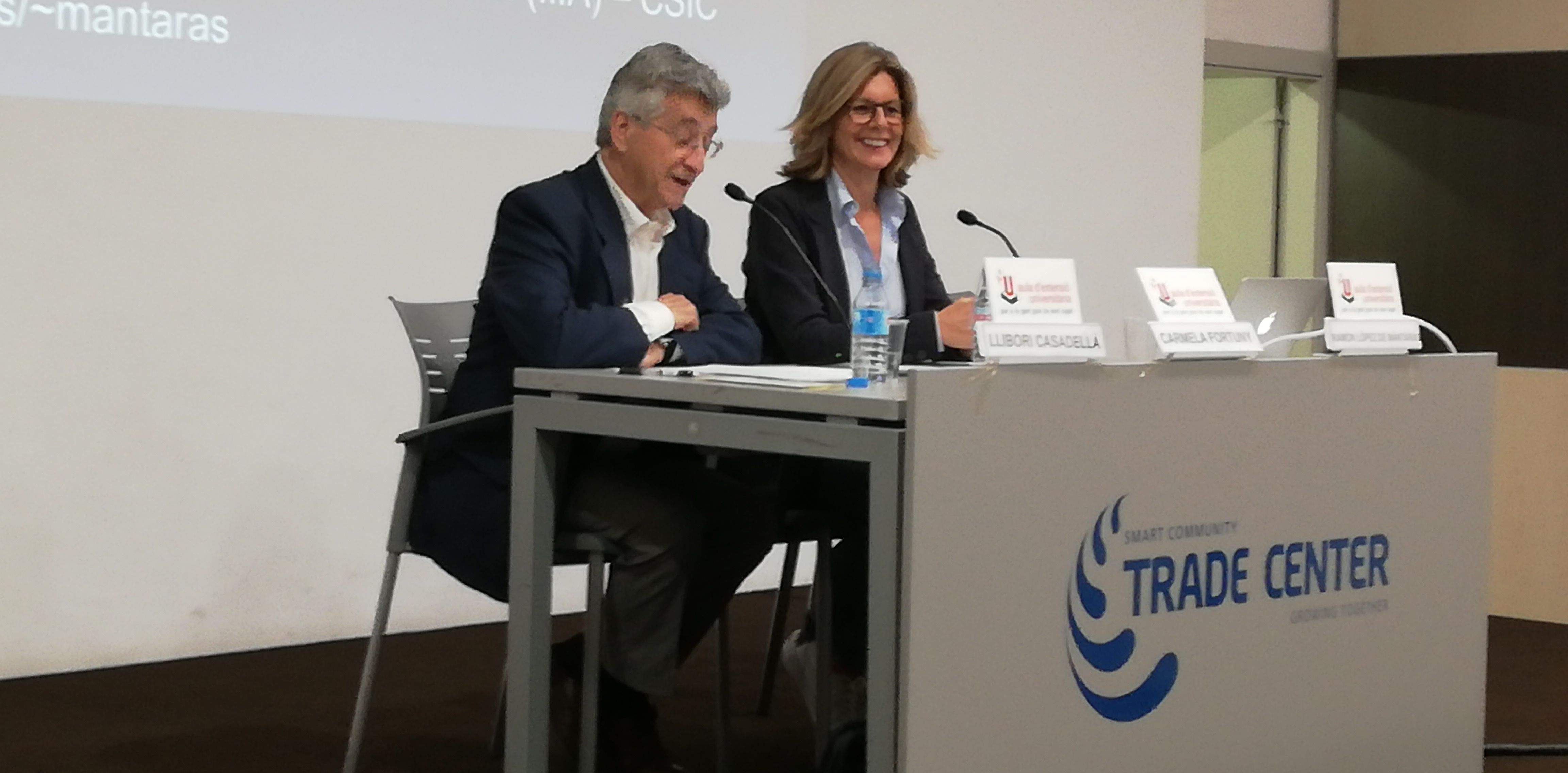 Ramon López i Carmela fortuny, en la conferència inaugural. FOTO: TOT Sant Cugat