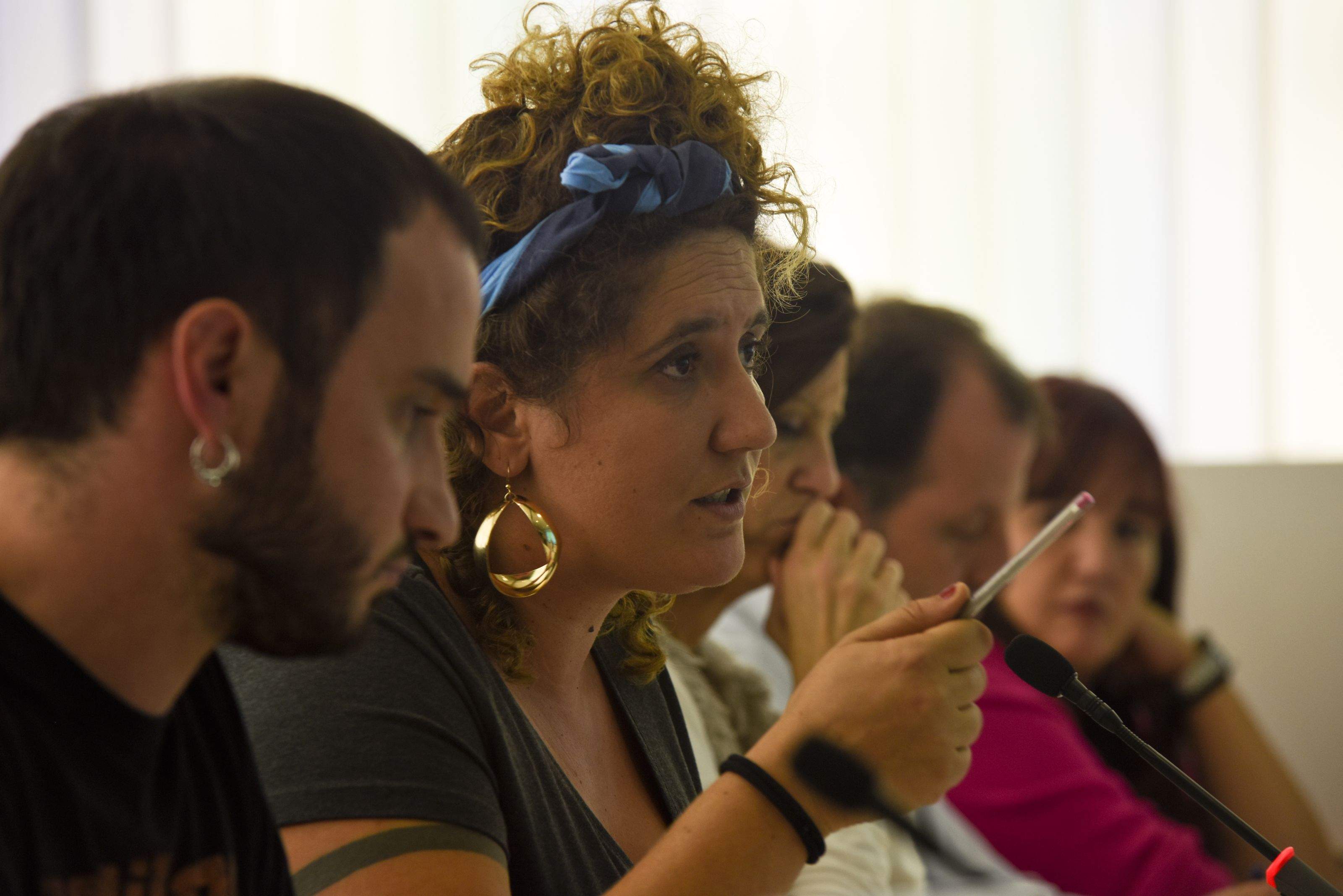 Ignasi Bea i Núria Gibert, de la CUP-PC, durant el Ple Municipal d'octubre. FOTO: Bernat Millet