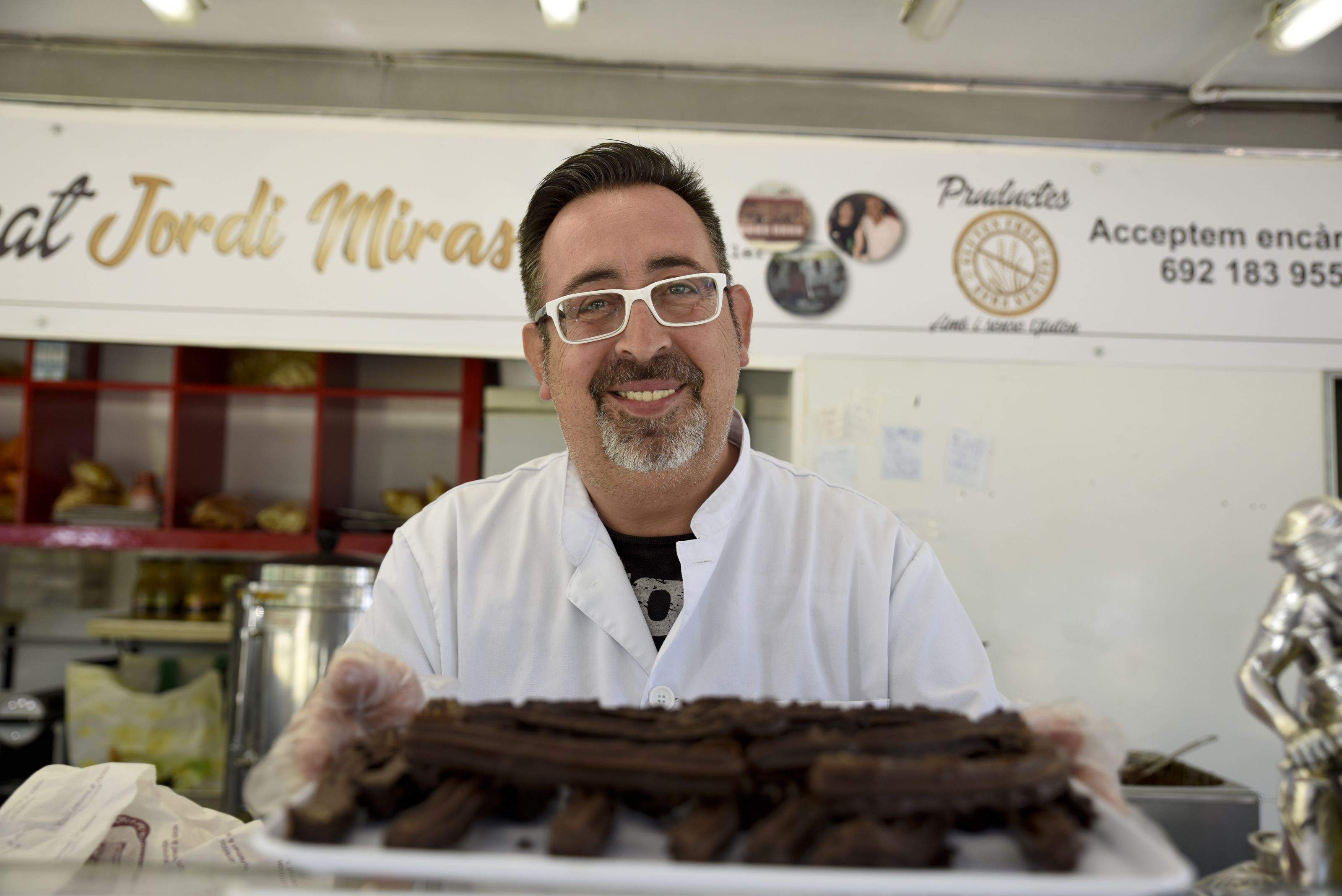 Jordi Miras té una gran experiència en l'elaboració de xurros amb i sense gluten FOTO: Bernat Millet