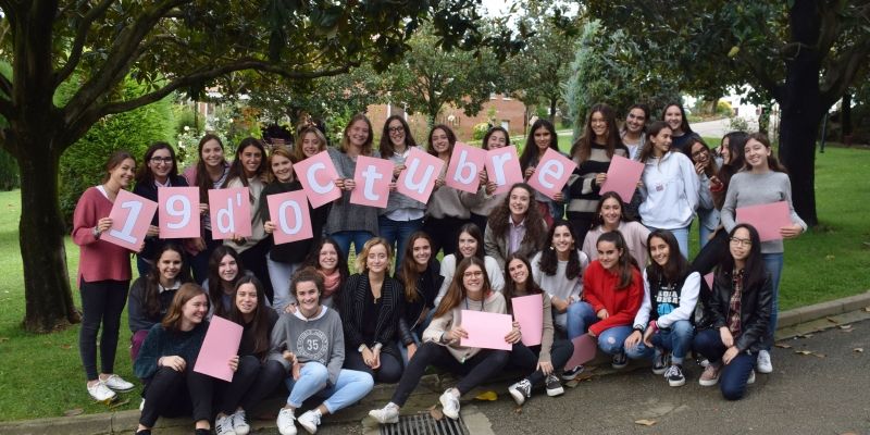 Les alumnes de 1r de Batxillerat, que han impulsat aquesta iniciativa. FOTO: Cedida