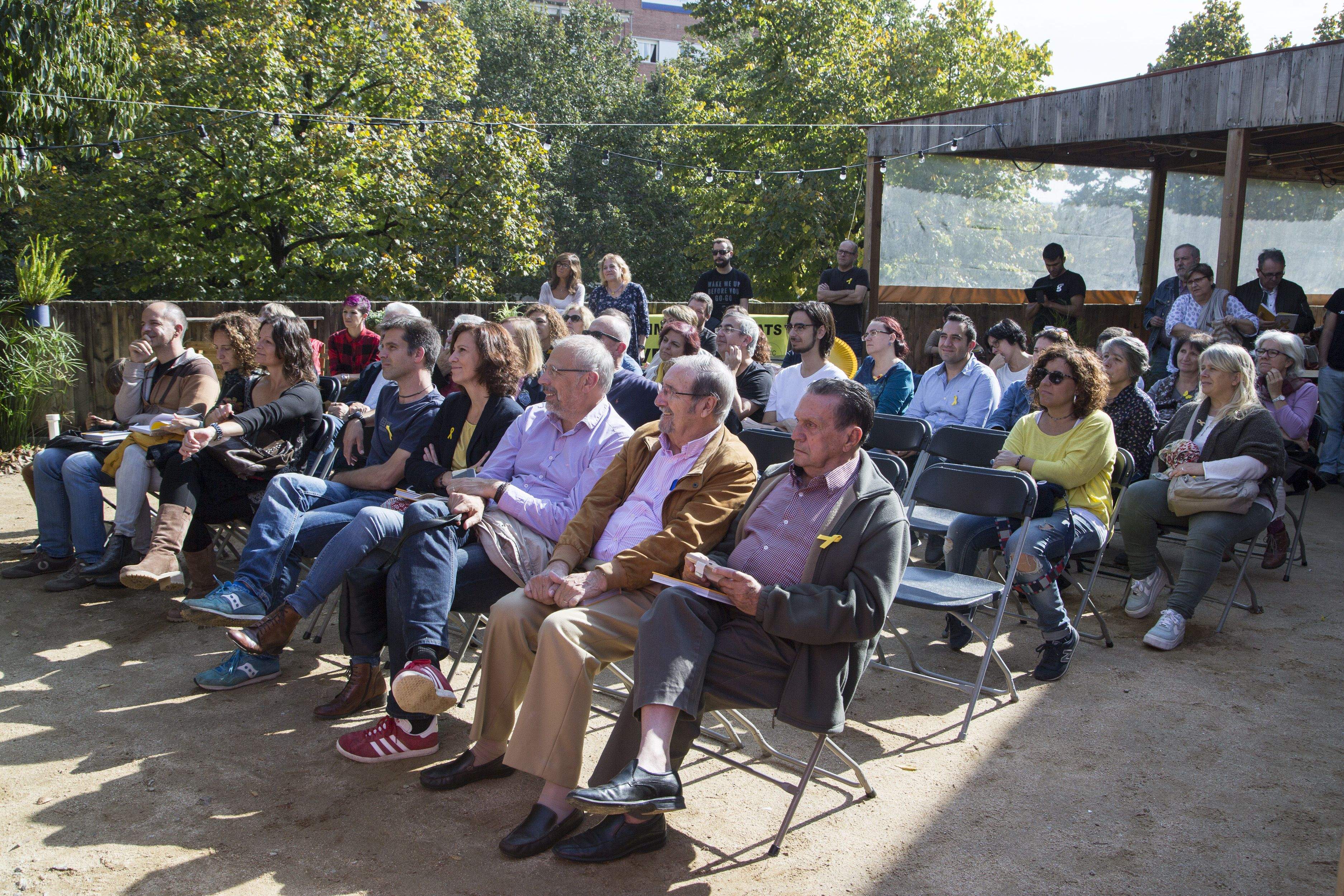 Presentació del llibre 'Jo també porto el llaç gro', de Maria Xinxó. FOTO: Ángel Bravo