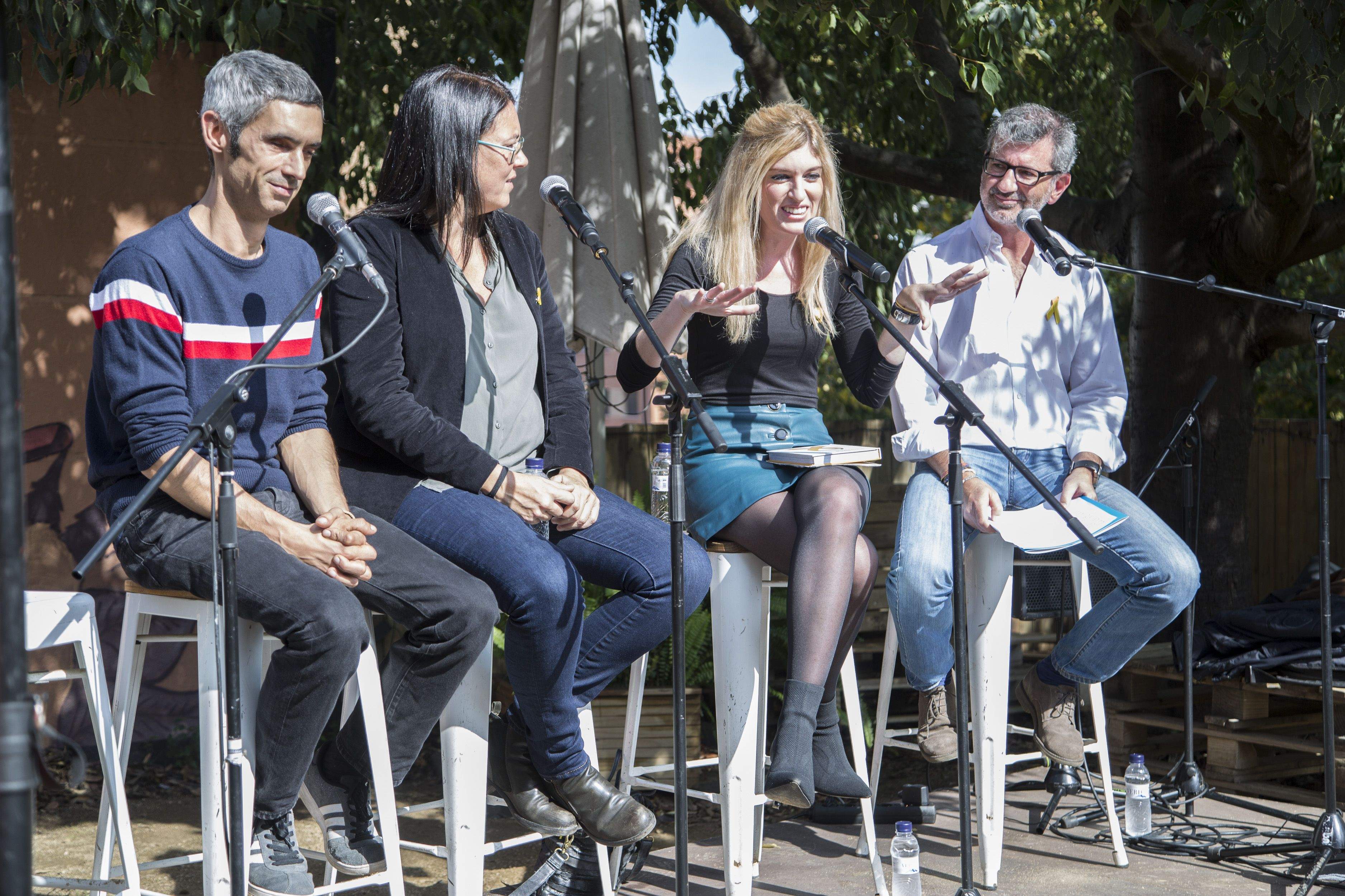Presentació del llibre 'Jo també porto el llaç gro', de Maria Xinxó. FOTO: Ángel Bravo