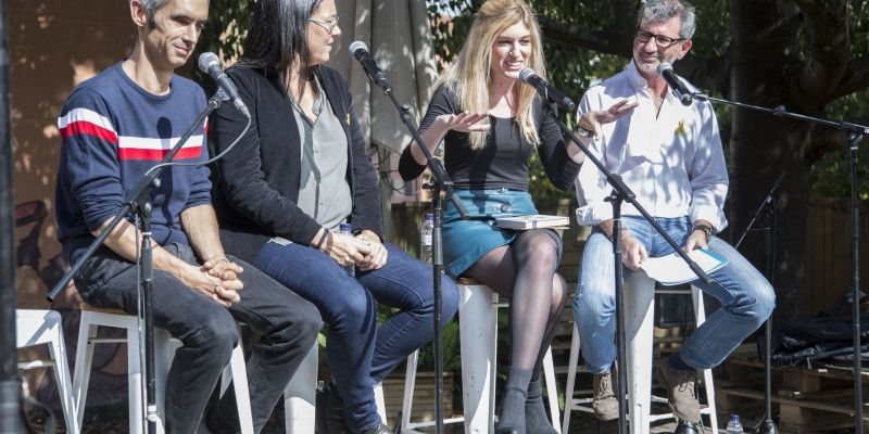 Presentació del llibre 'Jo també porto el llaç gro', de Maria Xinxó. FOTO: Ángel Bravo