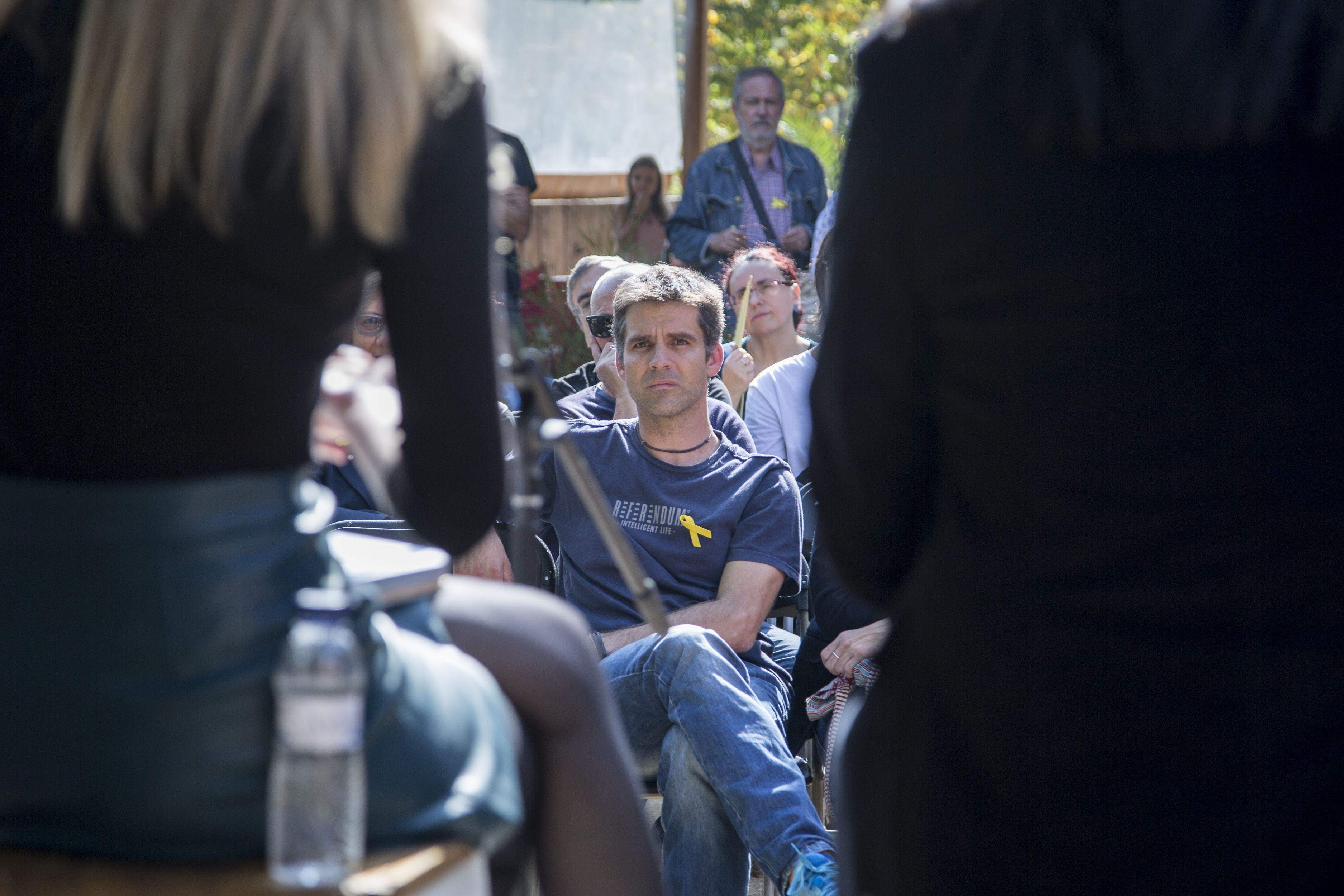 Presentació del llibre 'Jo també porto el llaç gro', de Maria Xinxó. FOTO: Ángel Bravo