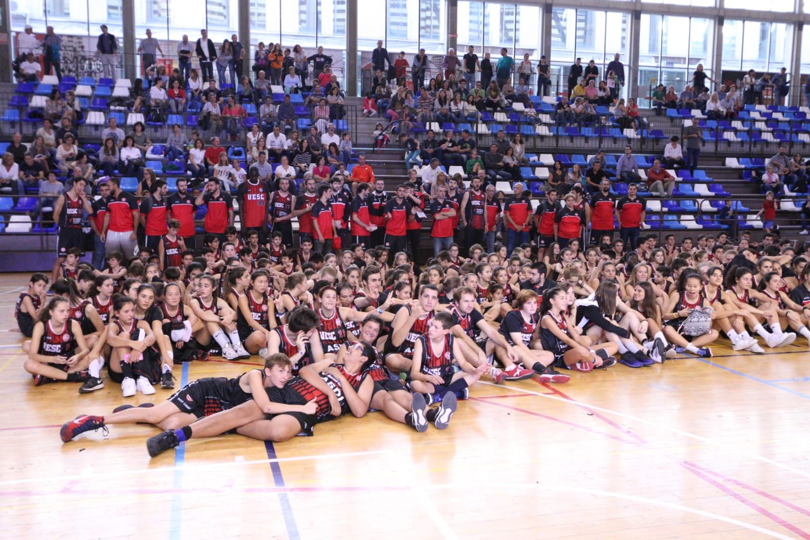 La Unió Esportiva Sant Cugat ha presentat les seccions de bàsquet i tenis de taula. FOTO: Lali Álvarez