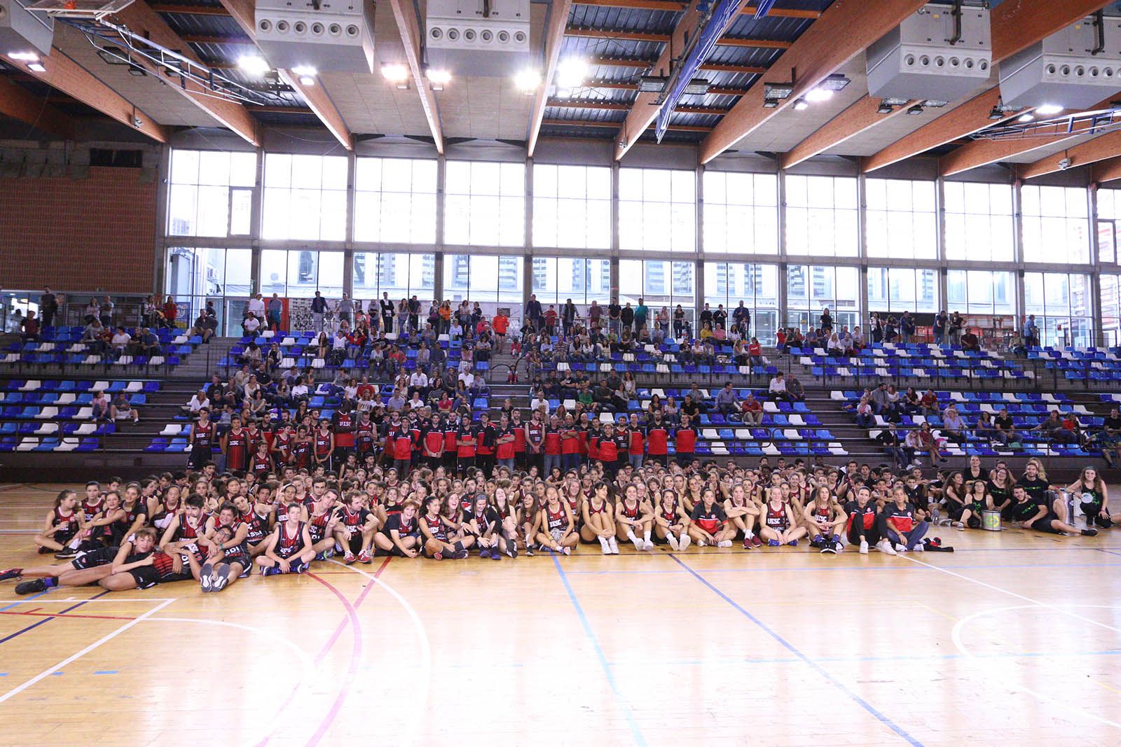 Presentació de les seccions de bàsquet i tennis taula de la UESC. Foto: Lali Álvarez
