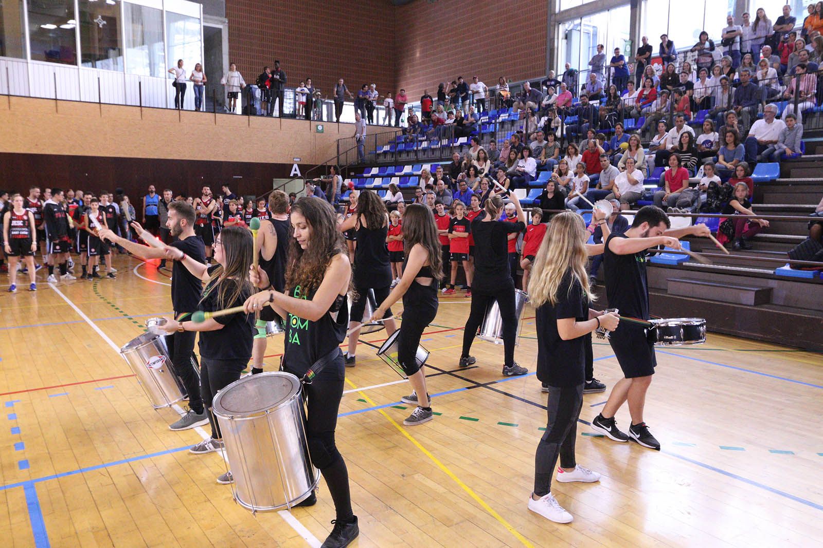 Presentació de les seccions de bàsquet i tennis taula de la UESC. Foto: Lali Álvarez
