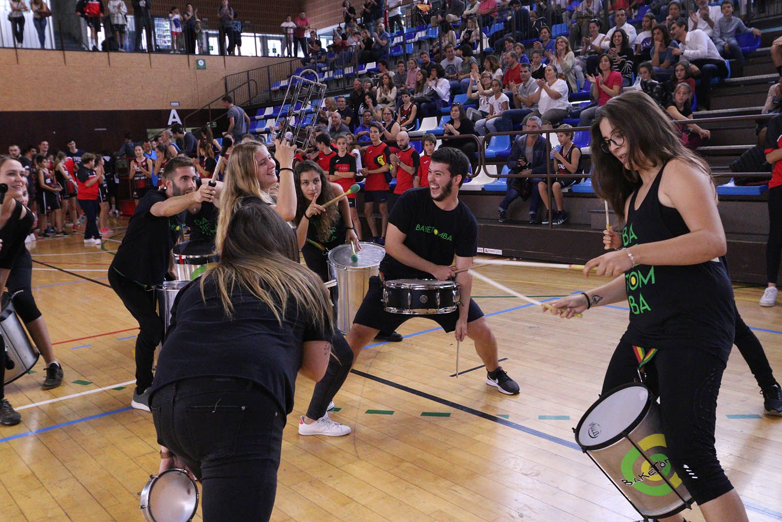 Presentació de les seccions de bàsquet i tennis taula de la UESC. Foto: Lali Álvarez