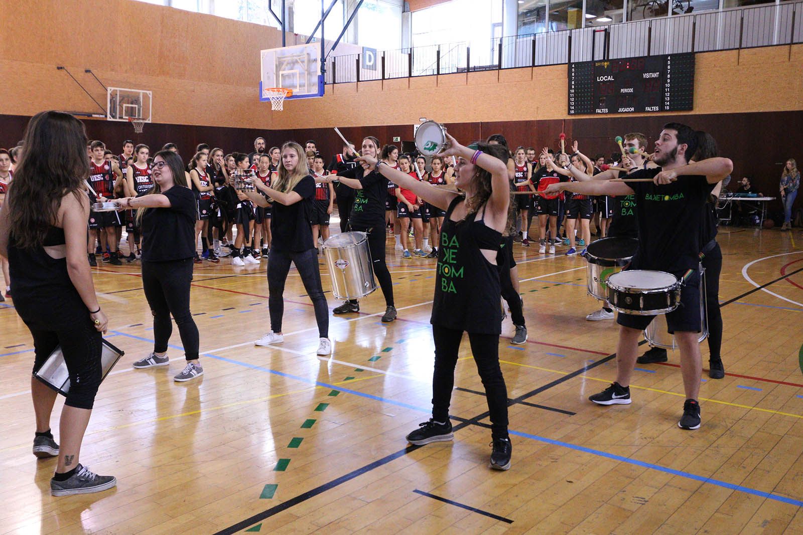 Presentació de les seccions de bàsquet i tennis taula de la UESC. Foto: Lali Álvarez