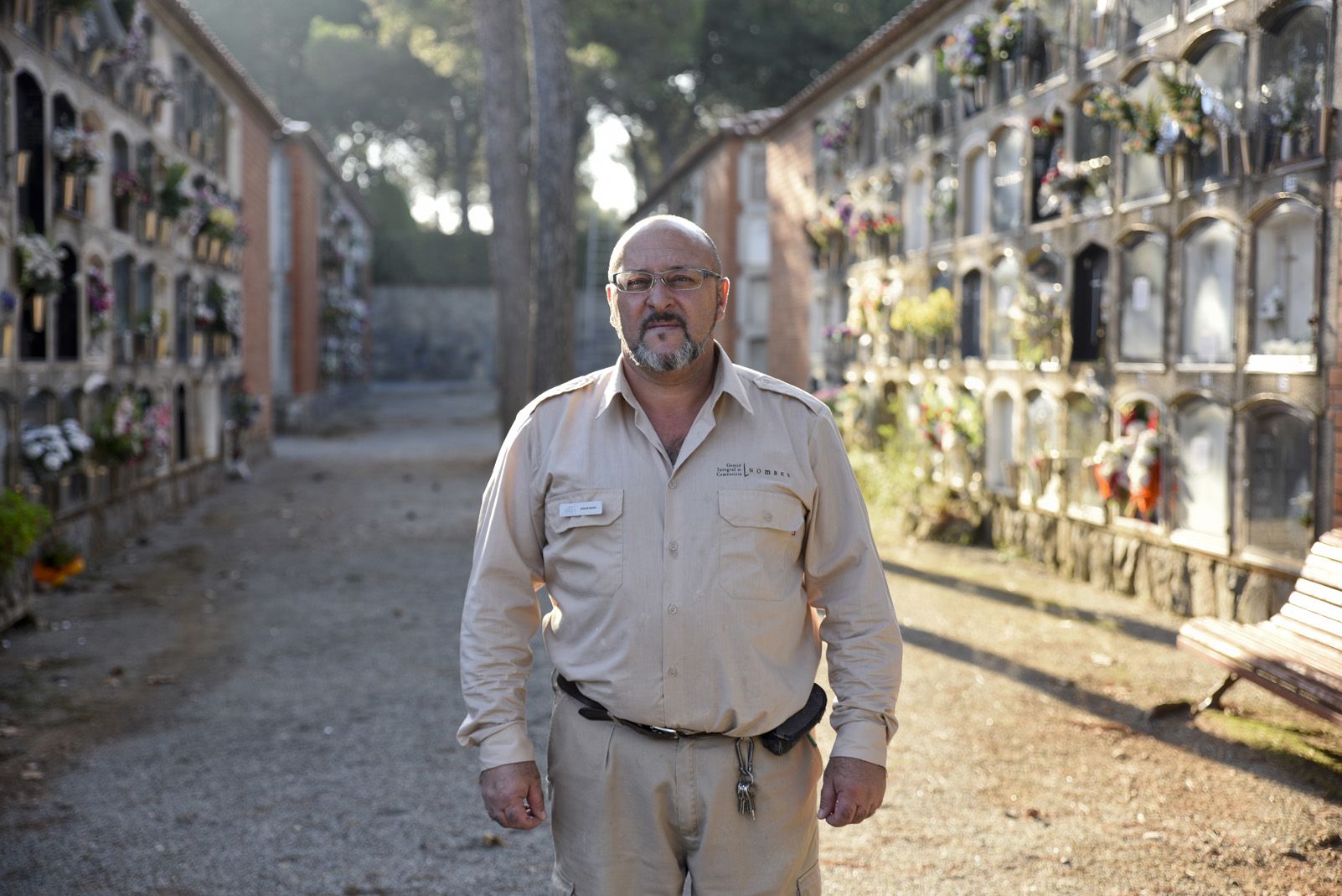 Serafín Enciso és, des de fa 20 anys, enterramorts. FOTO: Bernat Millet
