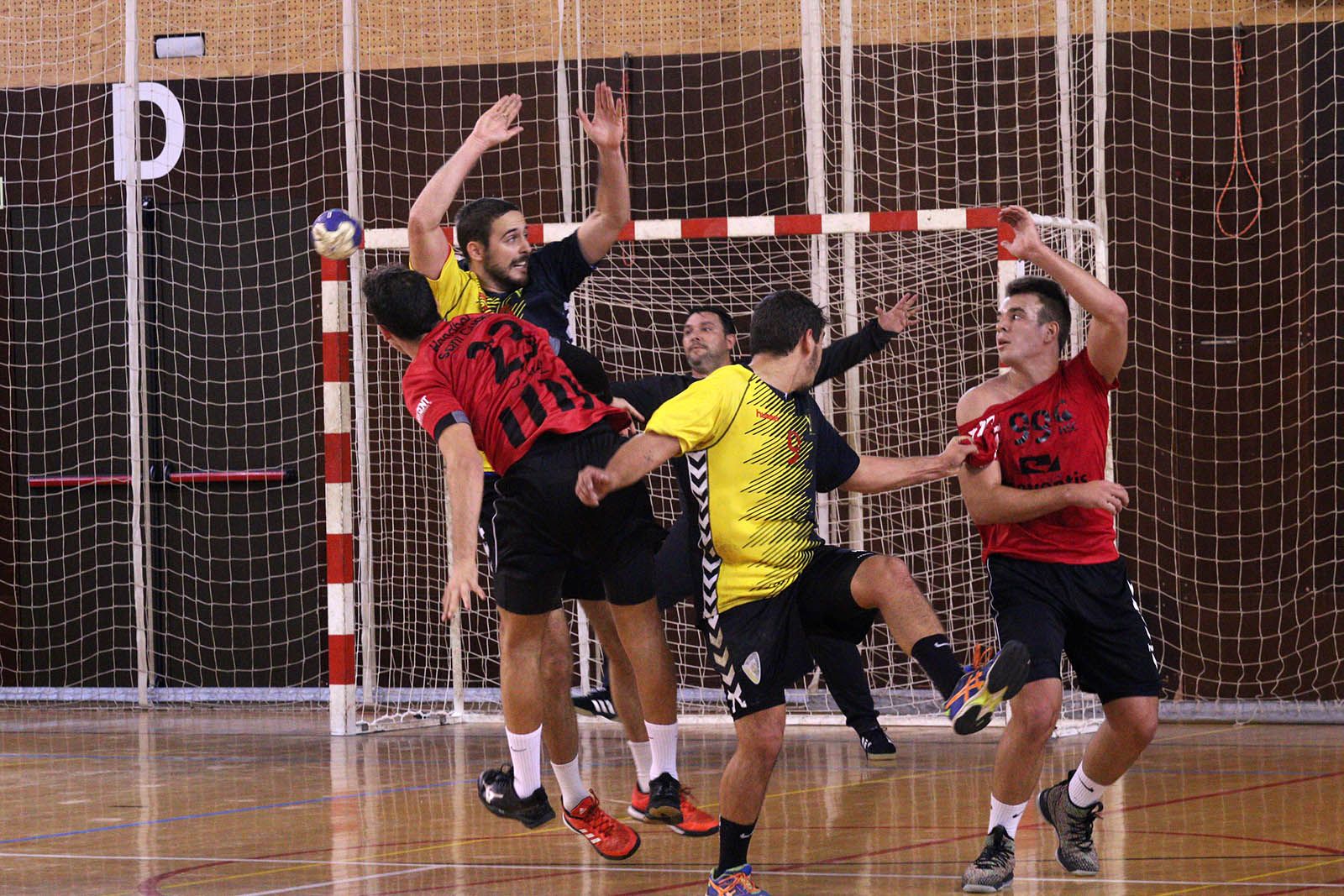 Lliga d'Handbol: CH Sant Cugat-Joventut Handbol Mataró. Foto: Lali Álvarez