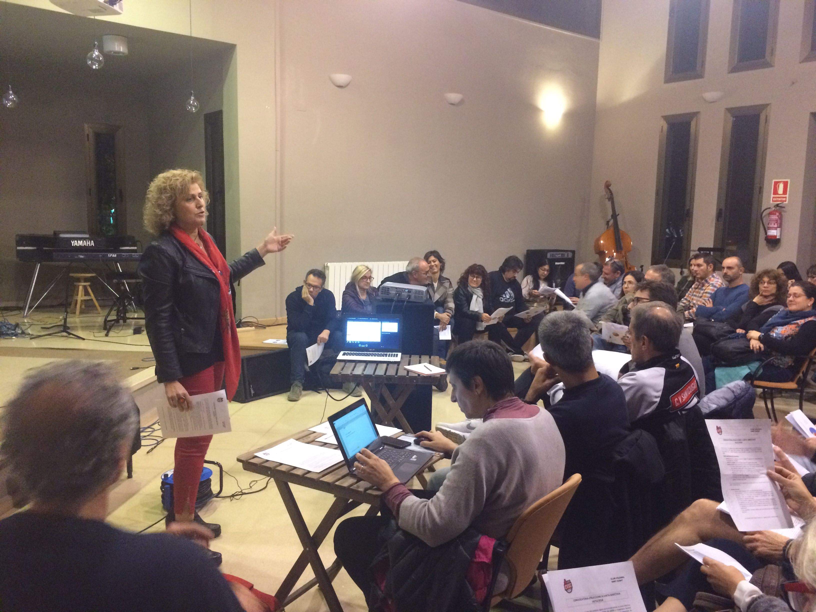 La presidenta Núria Terribas durant l'assemblea general ordinària de socis. FOTO: Àlex López Puig
