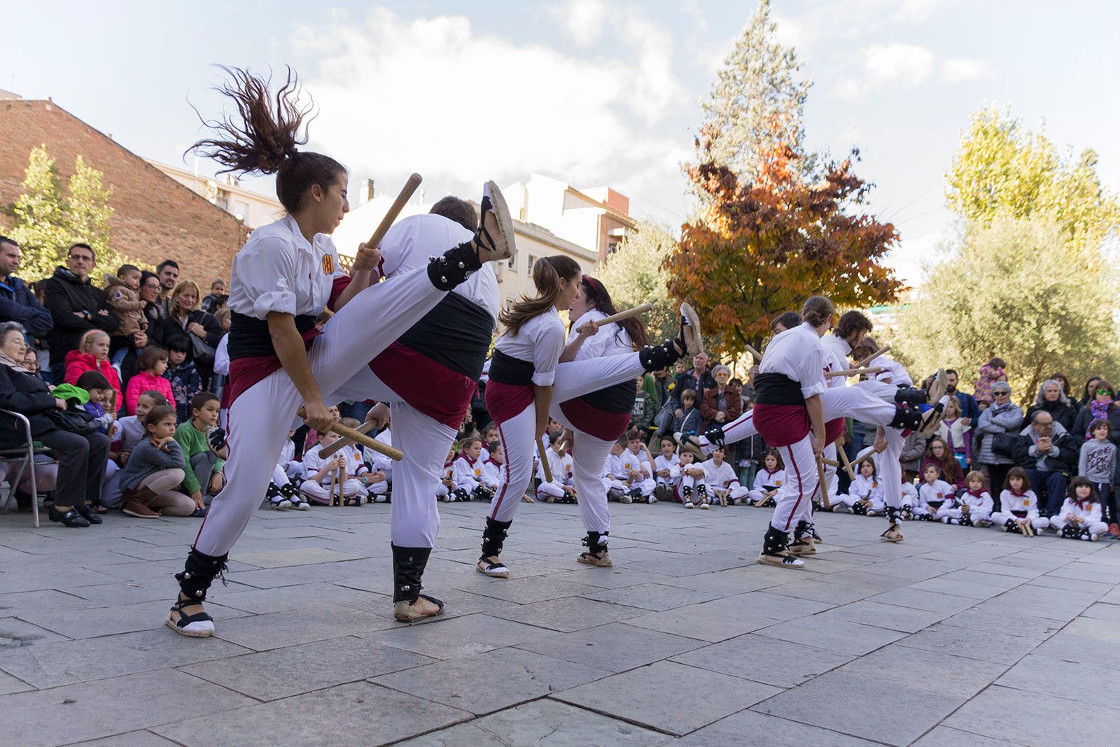 Actuació dels Bastoners de Sant Cugat. FOTO: Paula Galván