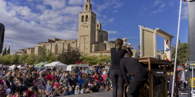 Mostra de Titelles a Sant Cugat, a la plaça de l'U d'Octubre. FOTO: Paula Galván