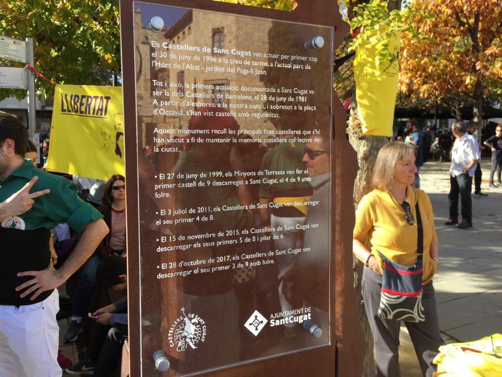 La placa d'homenatge als castellers. FOTO: C.Caballé