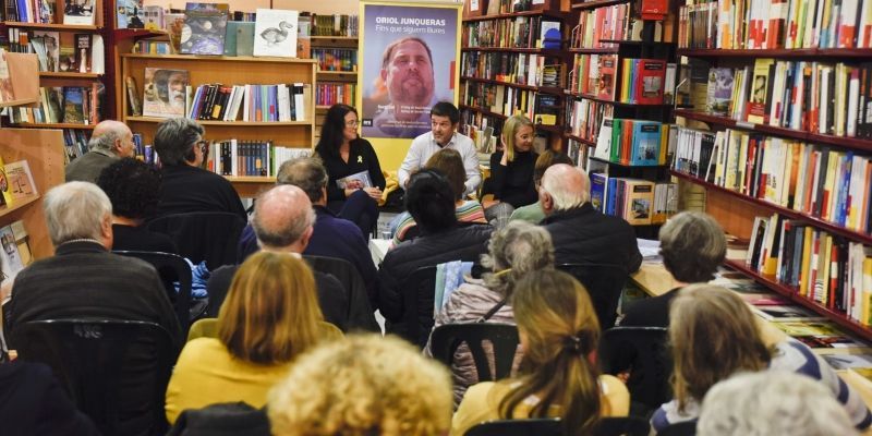 La presentació s'ha fet al Celler de Llibres. FOTO: Bernat Milelt