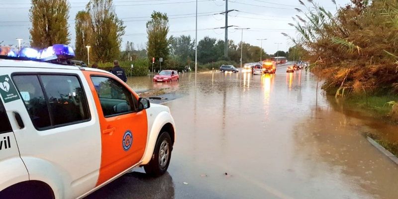 Inundacions a l'accés de l'Escola Thau FOTO: Ajuntament de Sant Cugat