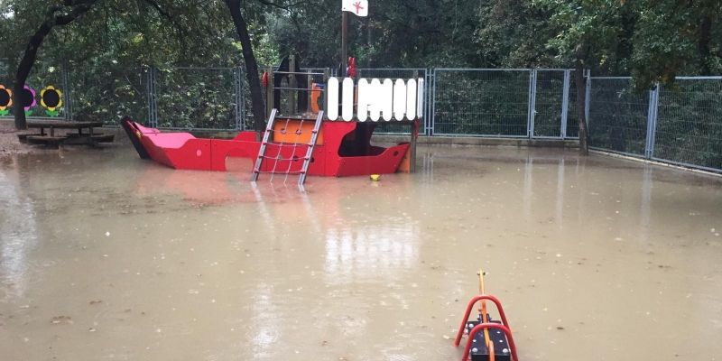 Estat del pati de l'escola Pins del Vallès. FOTO: Cedida