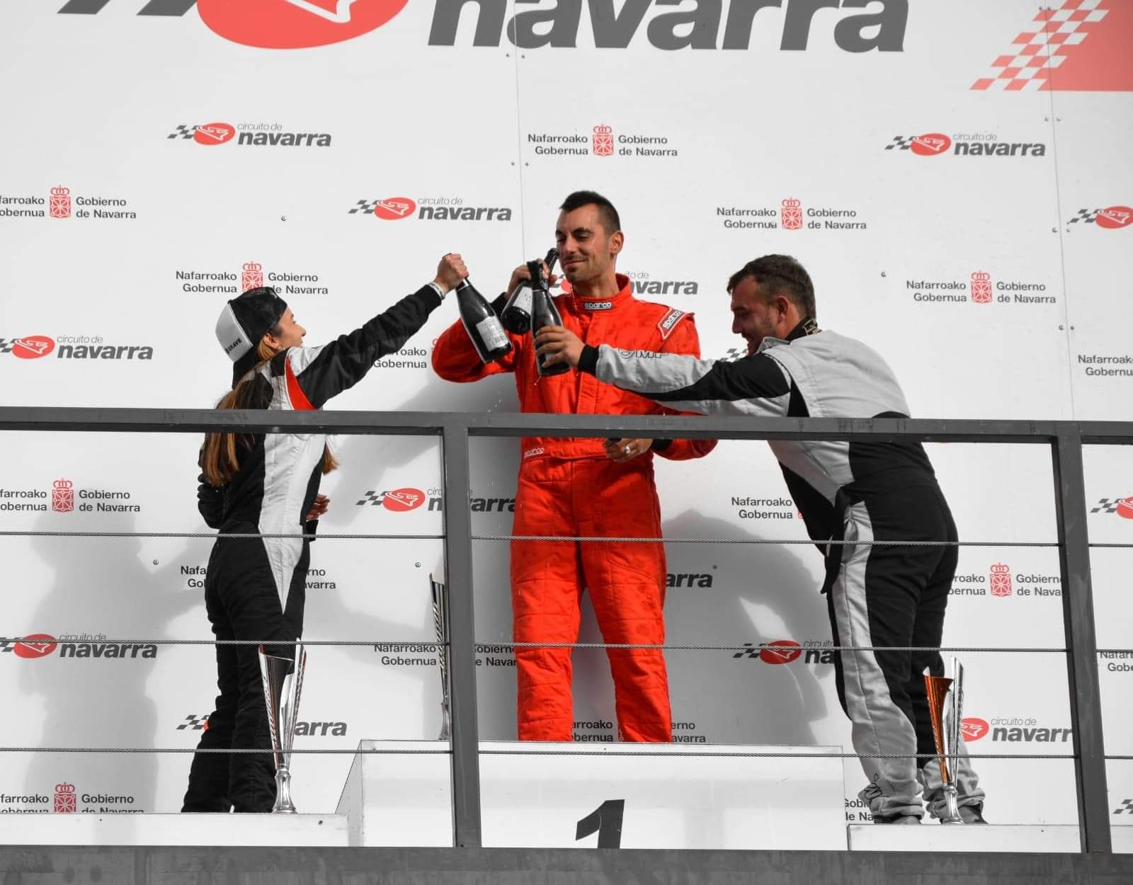 Jordi Torres, de vermell al centre de la imatge, va ser primer en l'última prova del Campionat d'Espanya de Drifting. FOTO: Cedida