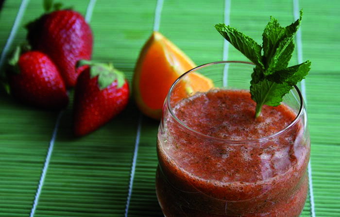Maduixes, cogombre, taronja, llimona, menta i gingebre... deliciós! FOTO: Cedida