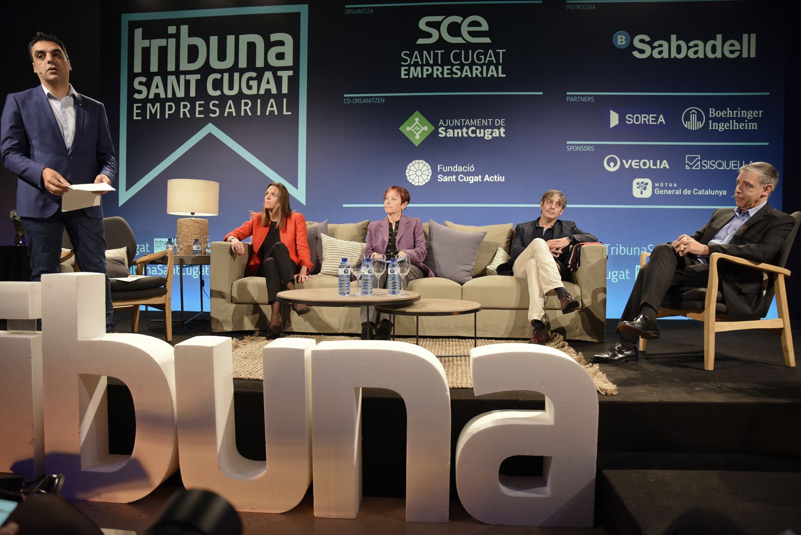 El periodista Jofre Llombart ha presentat el Tribuna Sant Cugat Empresarial FOTO: Bernat Millet