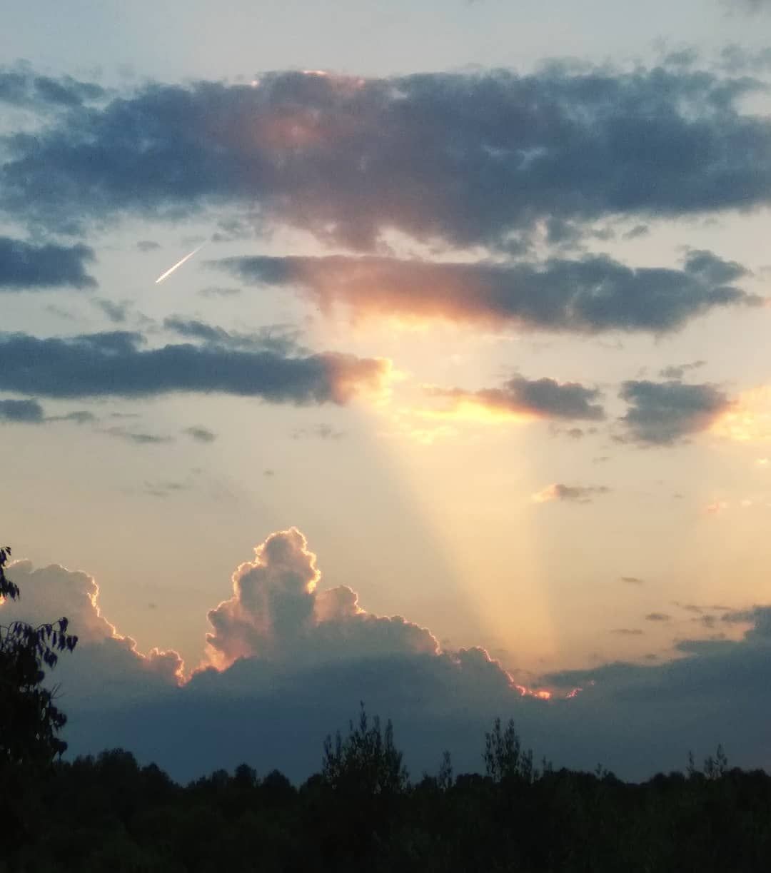 @isabelhc1008 "Cel d'estiu Alguien cree que este cielo de verano necesita algun filtro?"