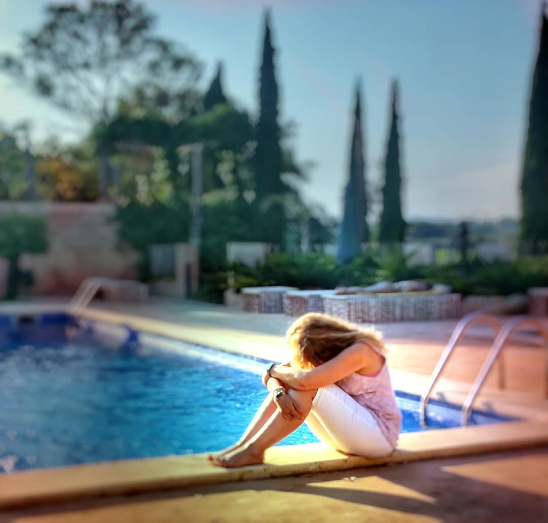 @joancm55 "Va saber i sentir que tot, tot el que l'envoltava l'omplia de llum"