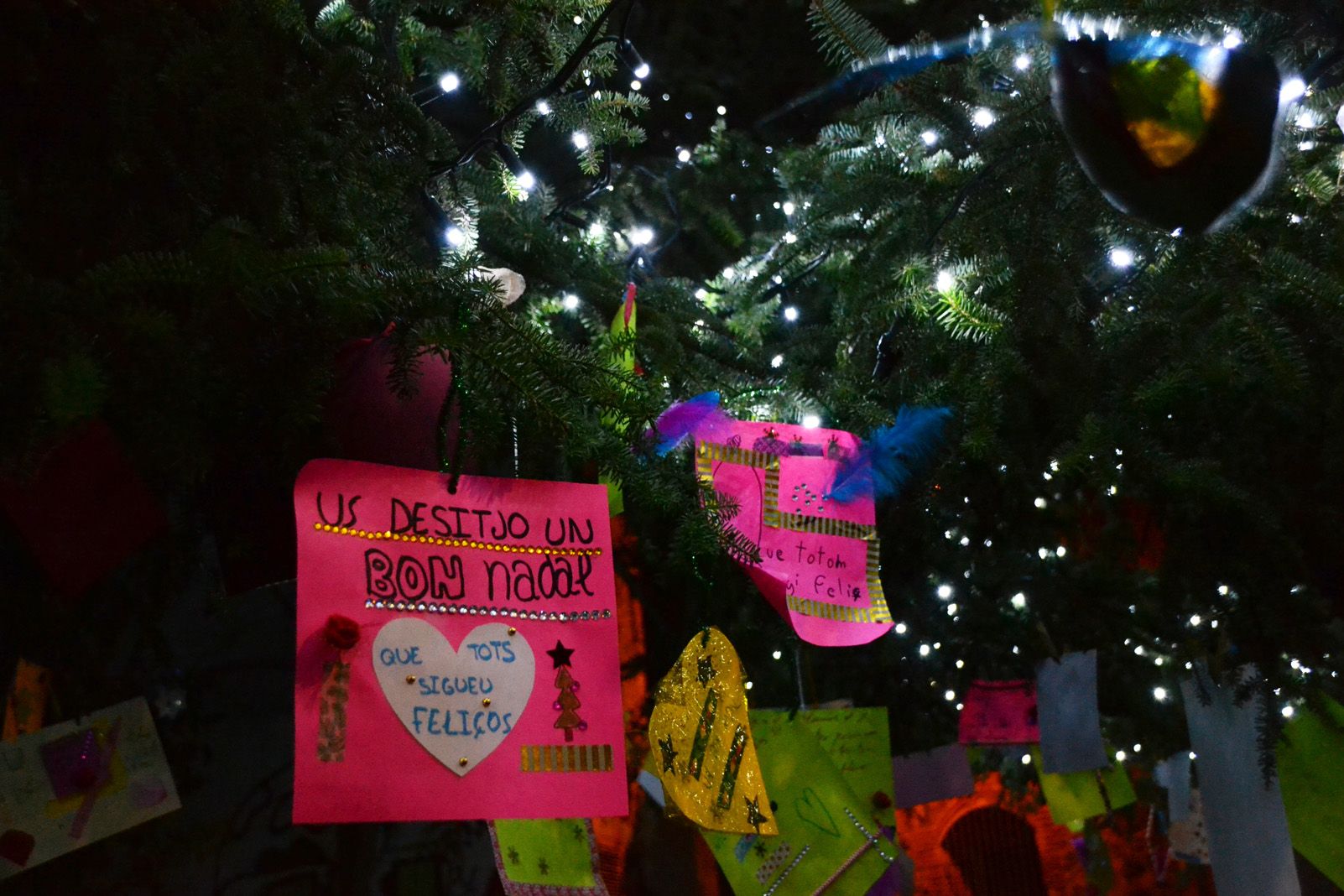 Els llums de Nadal ja llueixen a Valldoreix. FOTO: Sílvia Polanco