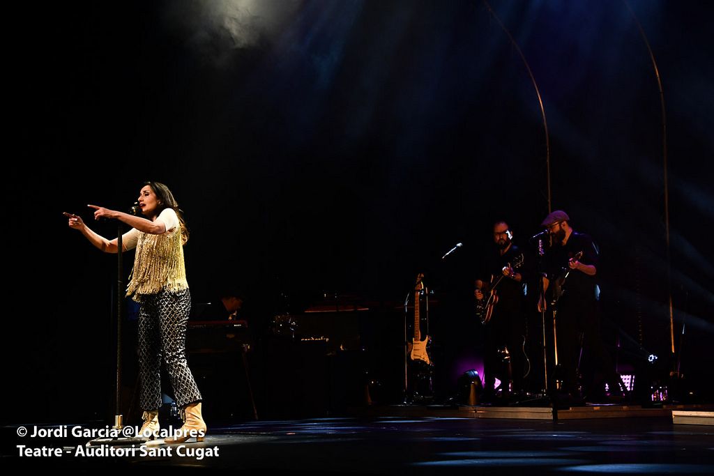 Luz Casal durant la seva actuació FOTO: Localpres 