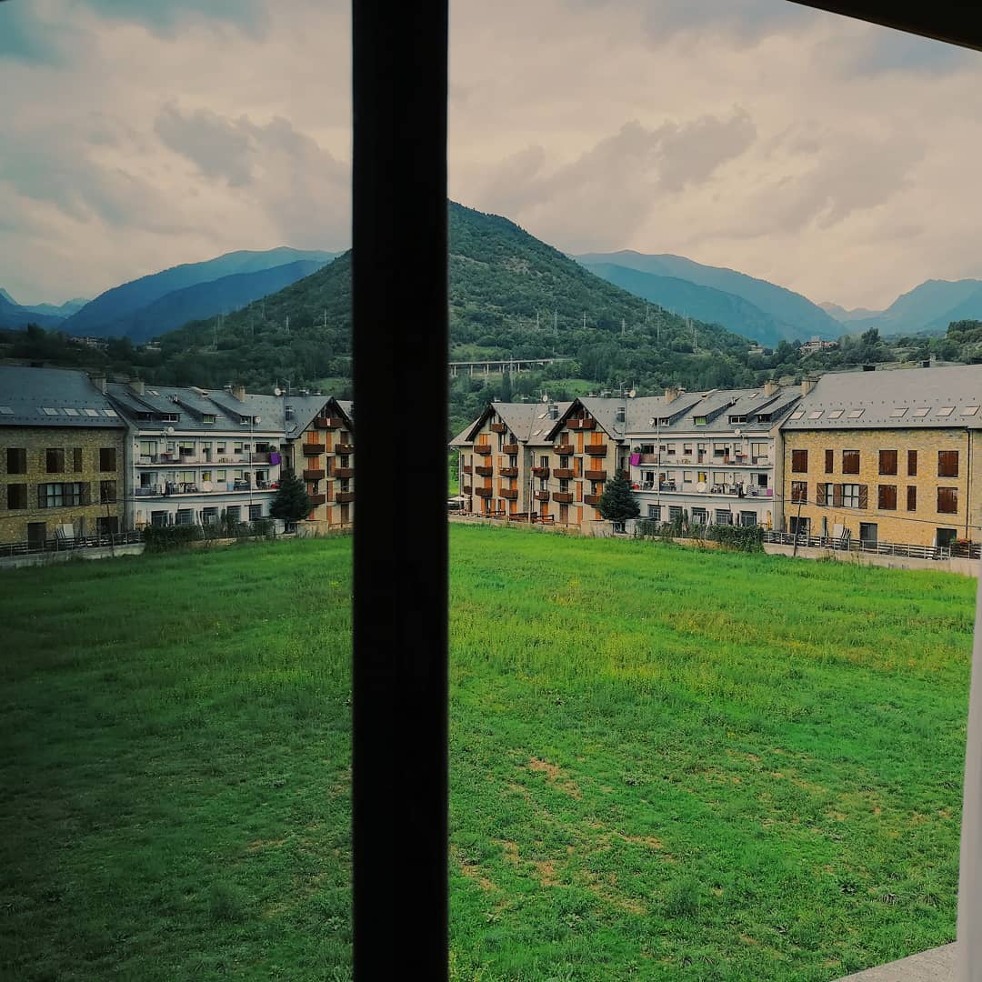 @Lostblueshadow "El mundo es un reflejo de nosotros mismos."